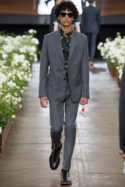 Look 8